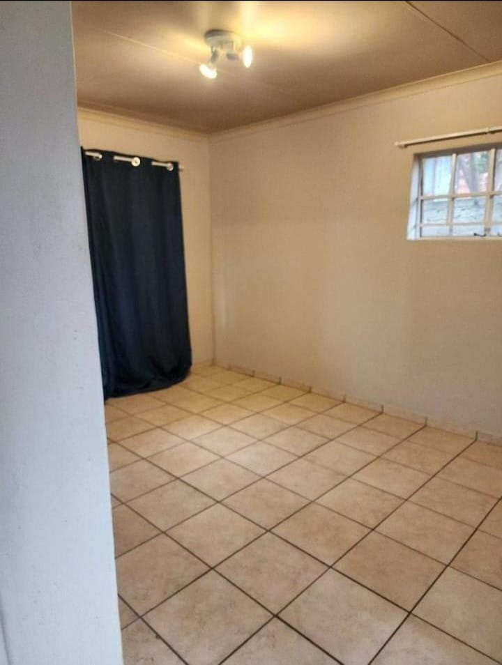 To Let 2 Bedroom Property for Rent in Roodekrans Gauteng