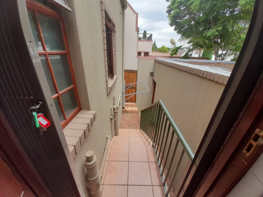 To Let 2 Bedroom Property for Rent in Faerie Glen Gauteng