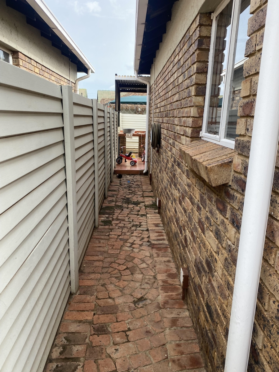 To Let 3 Bedroom Property for Rent in Doornpoort Gauteng