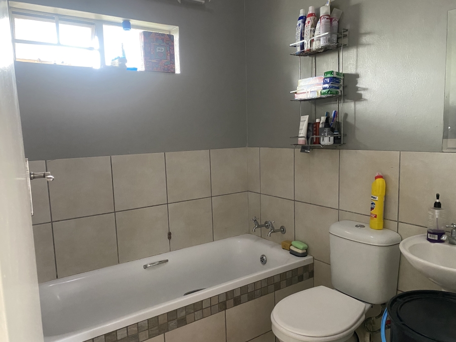 To Let 2 Bedroom Property for Rent in Mahube Valley Gauteng