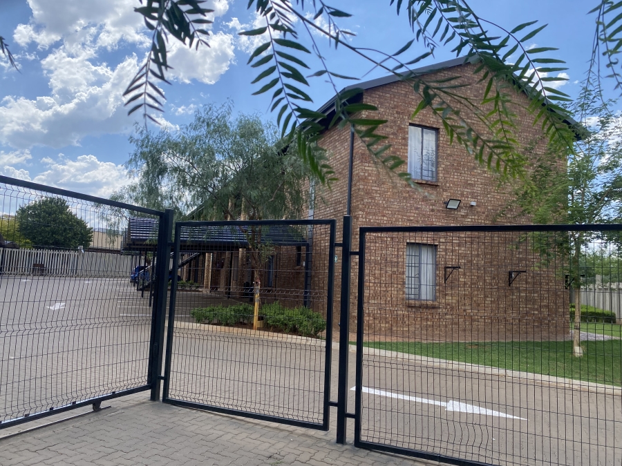 To Let 2 Bedroom Property for Rent in Mahube Valley Gauteng