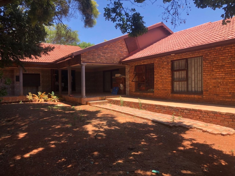 4 Bedroom Property for Sale in Garsfontein Gauteng