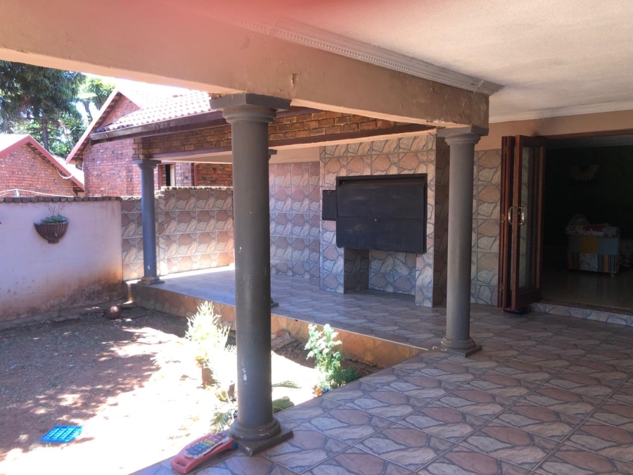 4 Bedroom Property for Sale in Garsfontein Gauteng