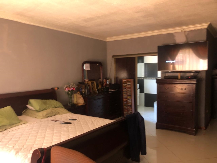 4 Bedroom Property for Sale in Garsfontein Gauteng