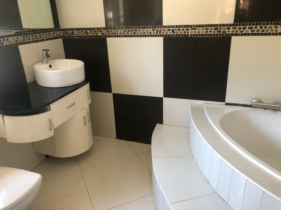 4 Bedroom Property for Sale in Garsfontein Gauteng