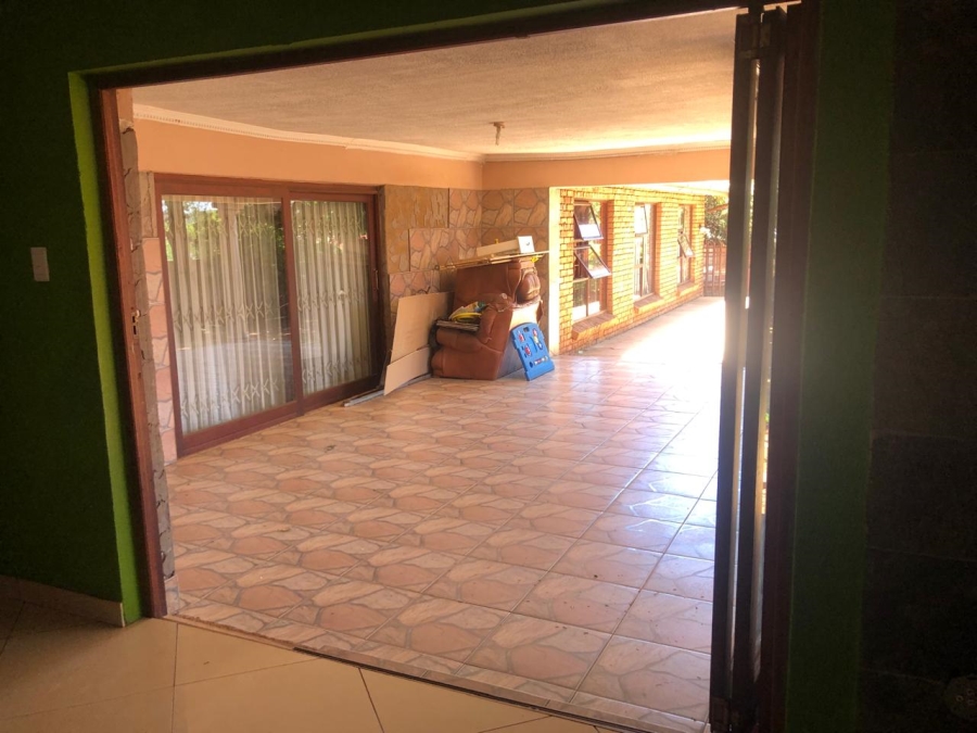 4 Bedroom Property for Sale in Garsfontein Gauteng