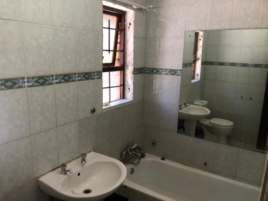 4 Bedroom Property for Sale in Garsfontein Gauteng