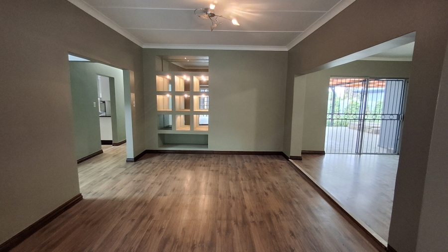 5 Bedroom Property for Sale in Sinoville Gauteng