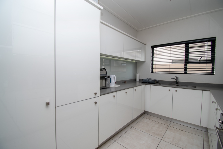 To Let 3 Bedroom Property for Rent in The Polofields Gauteng