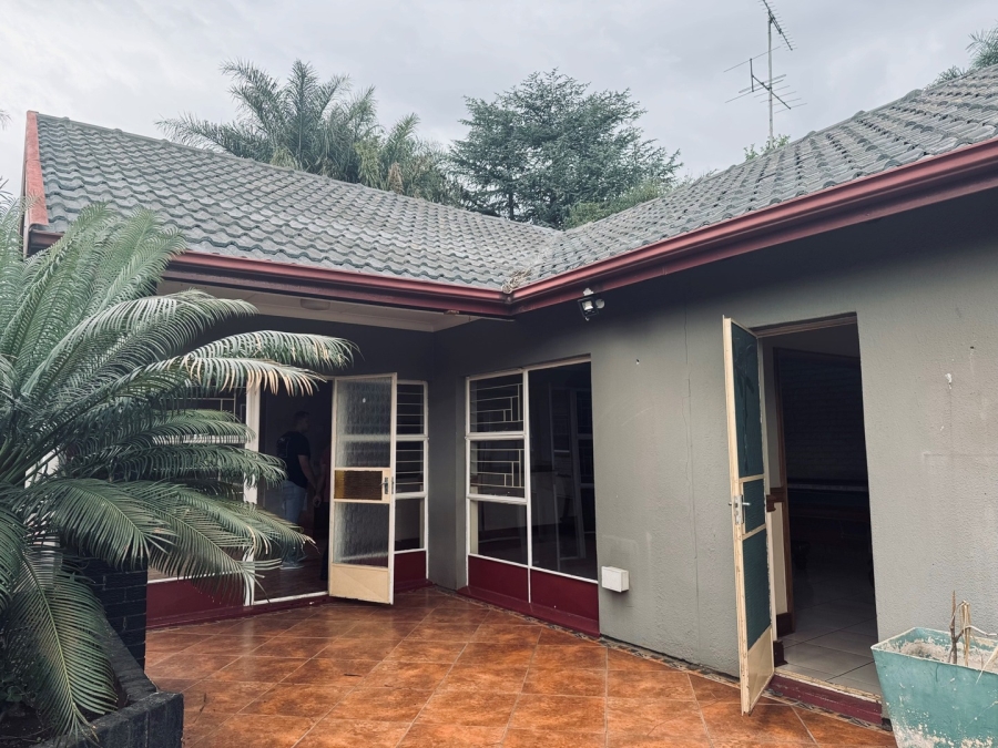 To Let 3 Bedroom Property for Rent in Glen Marais Gauteng