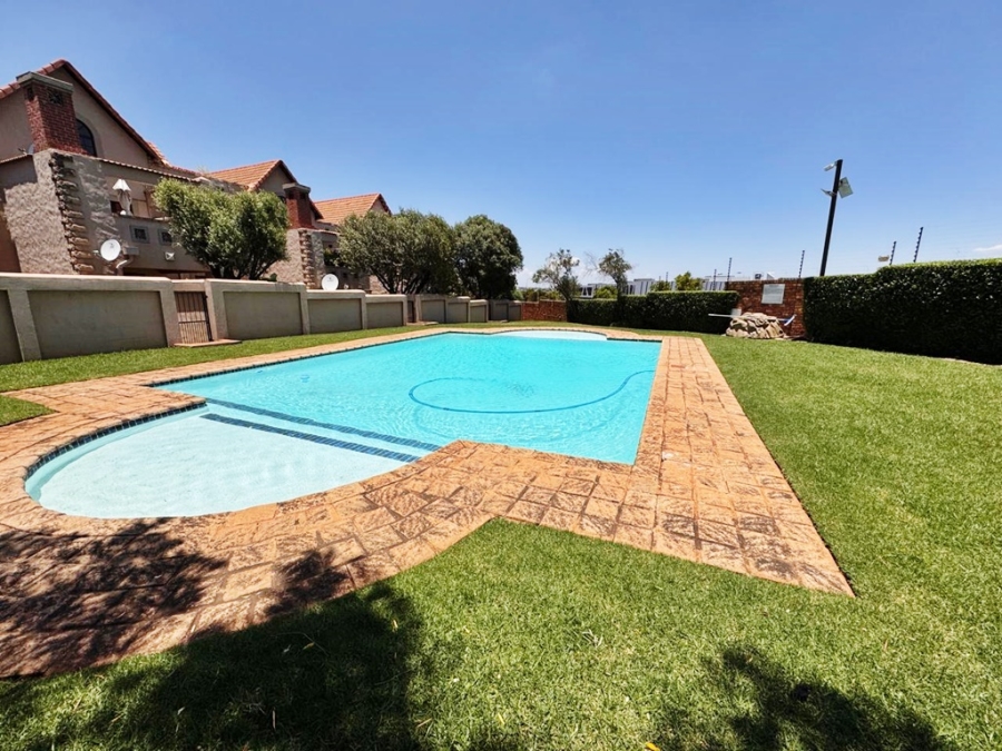 To Let 3 Bedroom Property for Rent in Highveld Gauteng