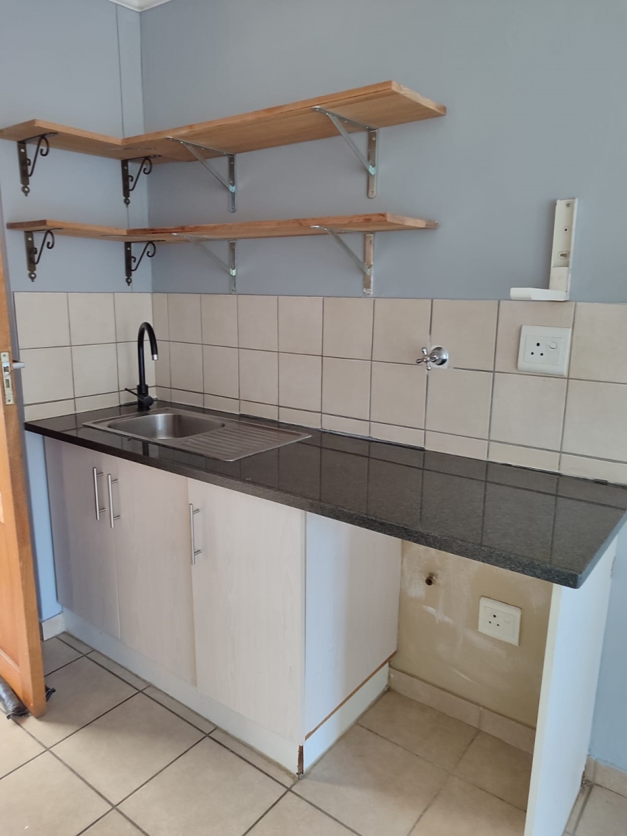 To Let 2 Bedroom Property for Rent in Noordwyk Gauteng