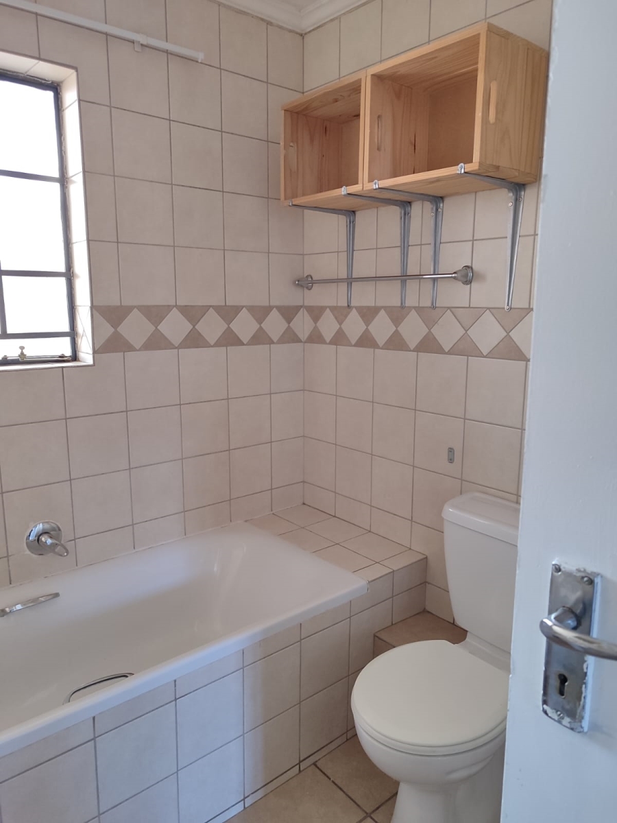 To Let 2 Bedroom Property for Rent in Noordwyk Gauteng