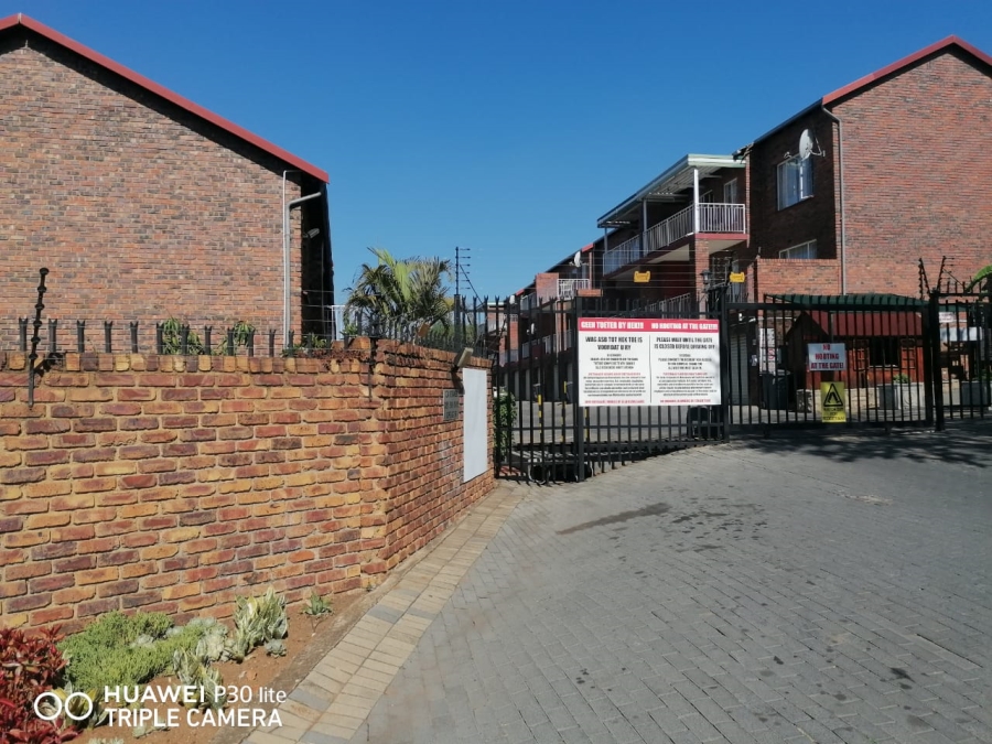 To Let 2 Bedroom Property for Rent in La Montagne Gauteng