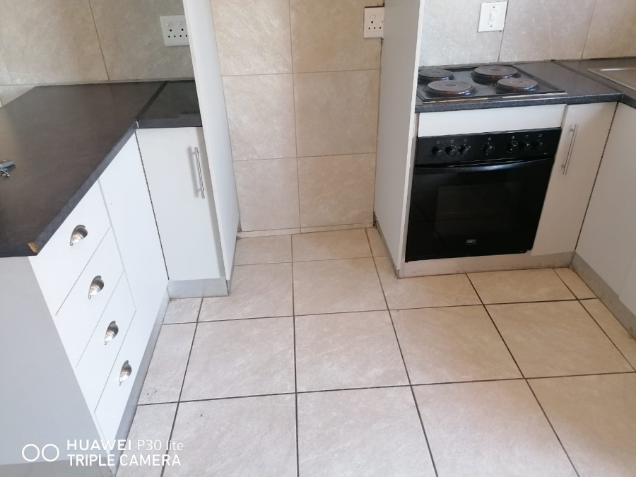 To Let 2 Bedroom Property for Rent in La Montagne Gauteng