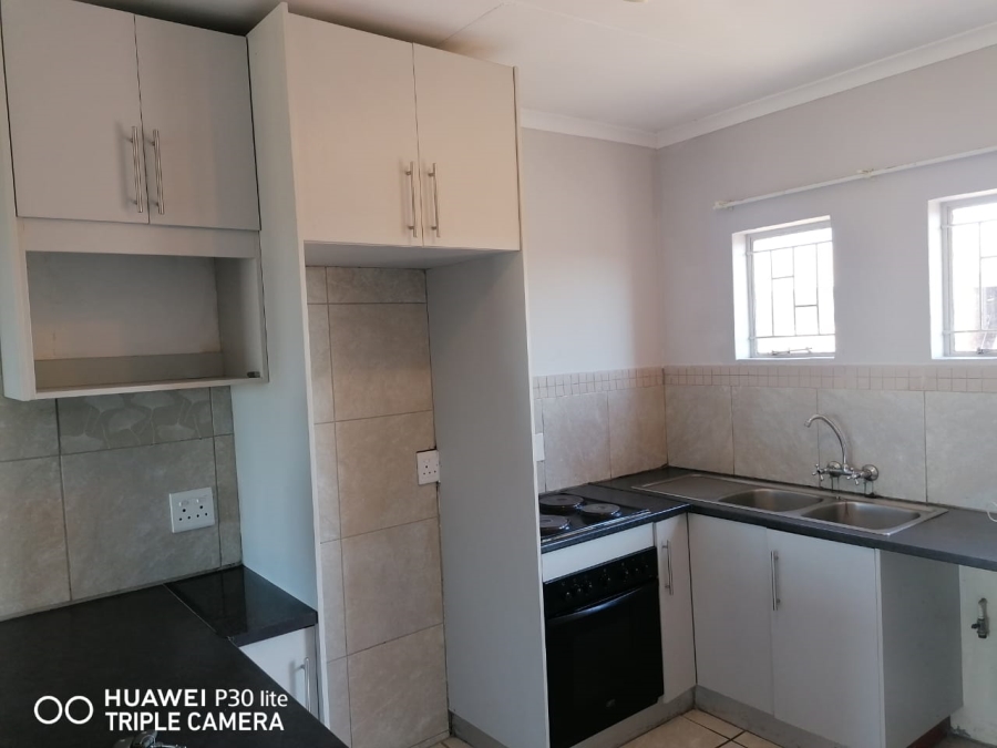 To Let 2 Bedroom Property for Rent in La Montagne Gauteng