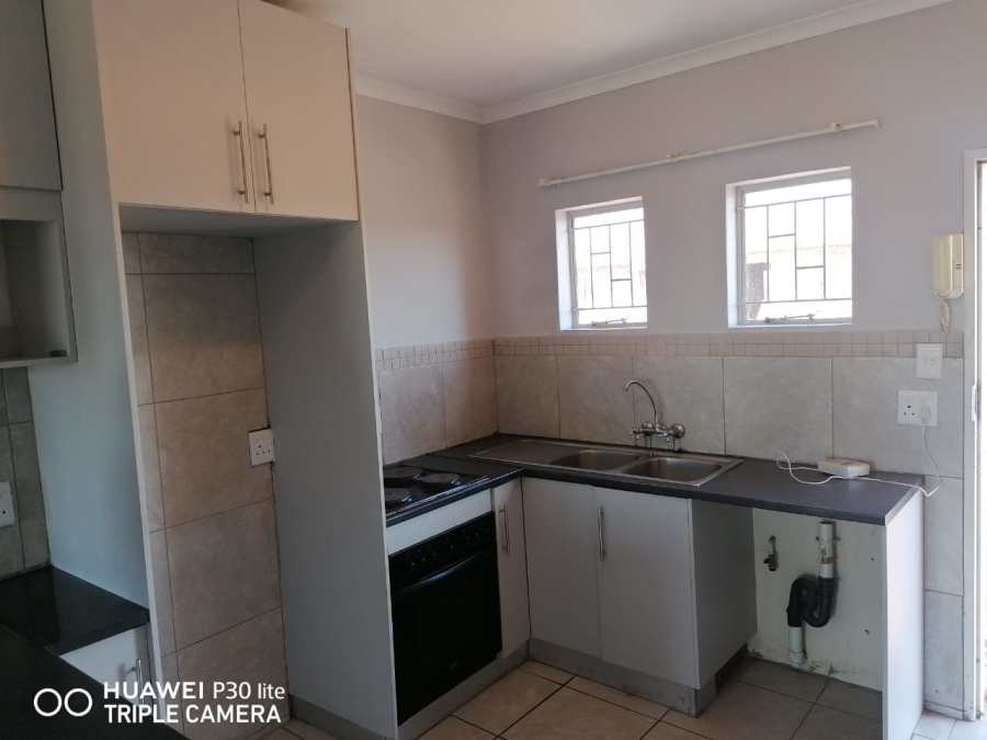 To Let 2 Bedroom Property for Rent in La Montagne Gauteng