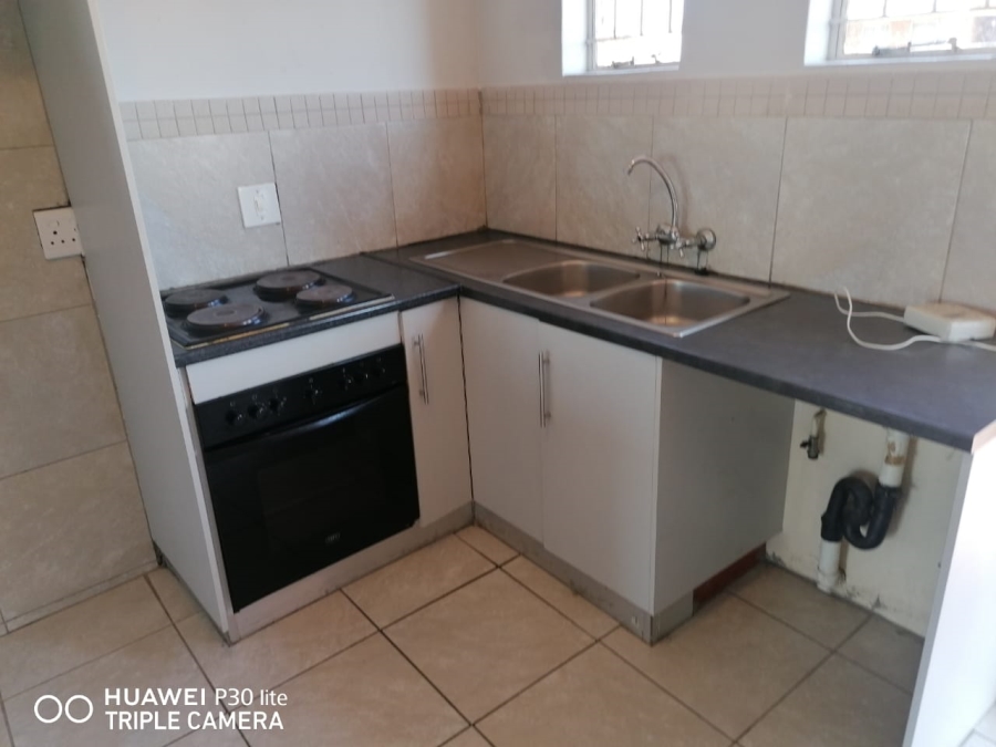 To Let 2 Bedroom Property for Rent in La Montagne Gauteng