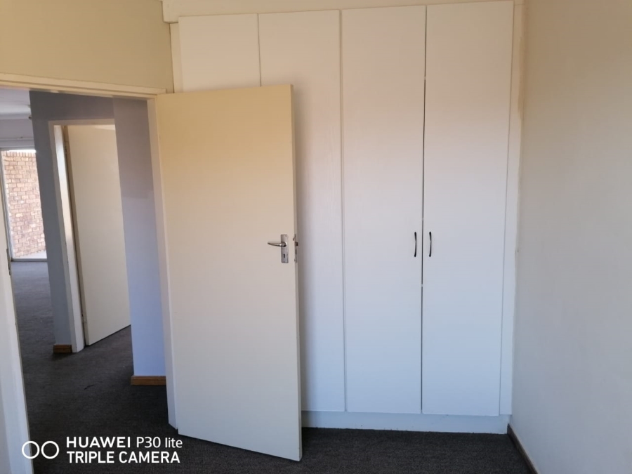 To Let 2 Bedroom Property for Rent in La Montagne Gauteng