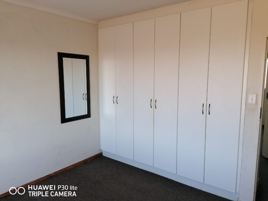 To Let 2 Bedroom Property for Rent in La Montagne Gauteng