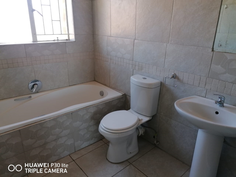 To Let 2 Bedroom Property for Rent in La Montagne Gauteng