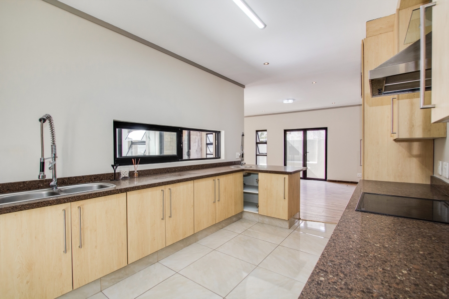 To Let 3 Bedroom Property for Rent in Fourways Gauteng