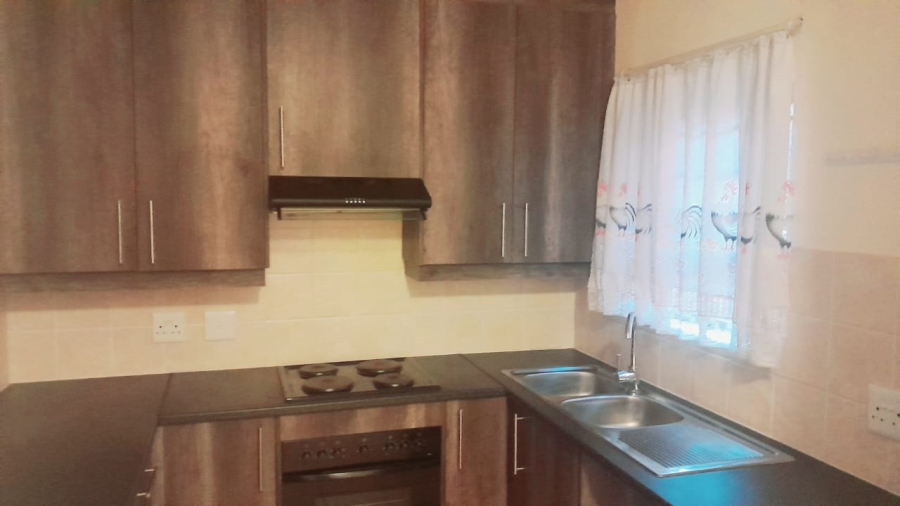 To Let 2 Bedroom Property for Rent in Helderkruin Gauteng