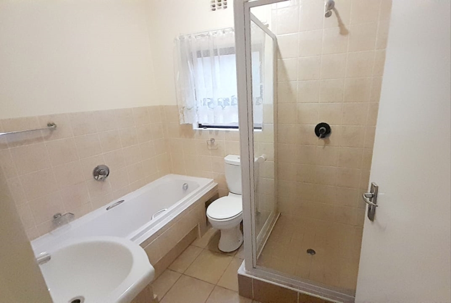 To Let 2 Bedroom Property for Rent in Helderkruin Gauteng