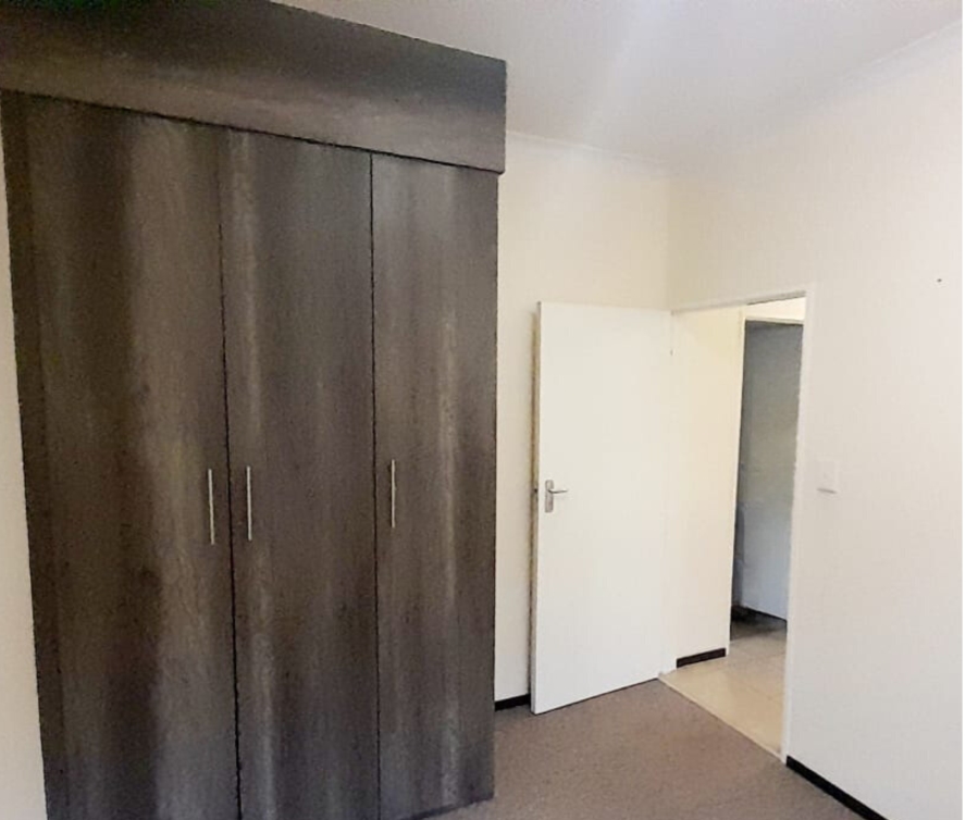 To Let 2 Bedroom Property for Rent in Helderkruin Gauteng