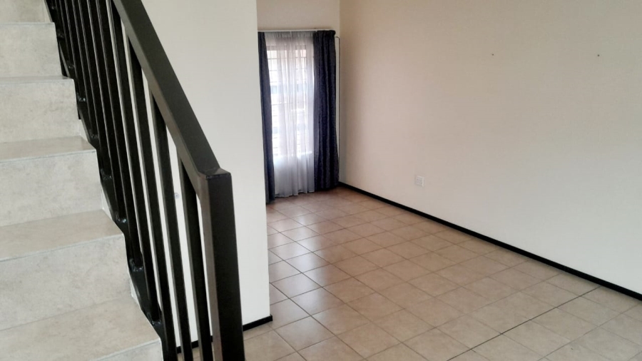 To Let 2 Bedroom Property for Rent in Helderkruin Gauteng