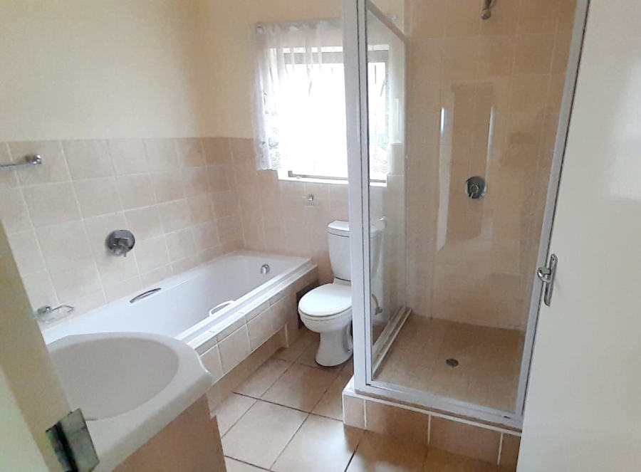 To Let 2 Bedroom Property for Rent in Helderkruin Gauteng