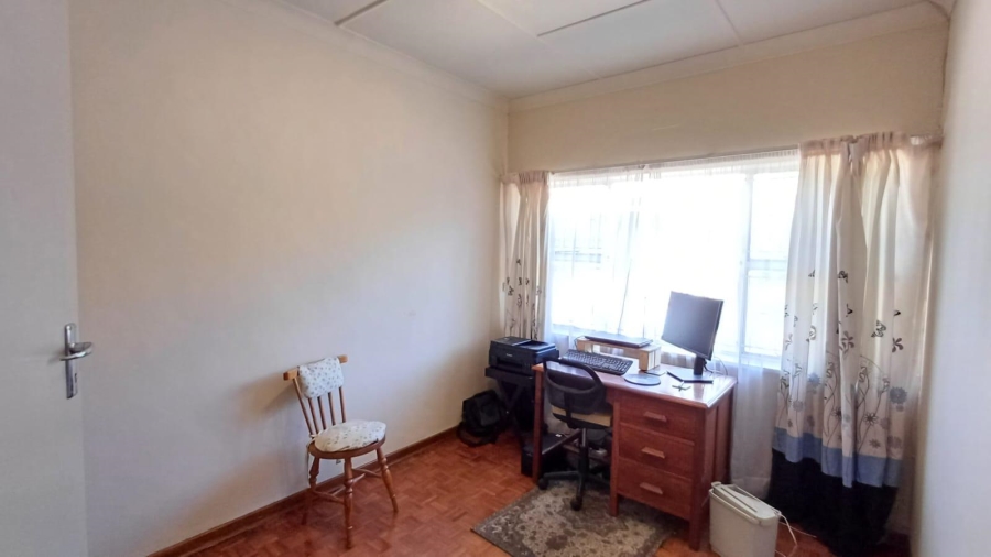 To Let 3 Bedroom Property for Rent in Linmeyer Gauteng