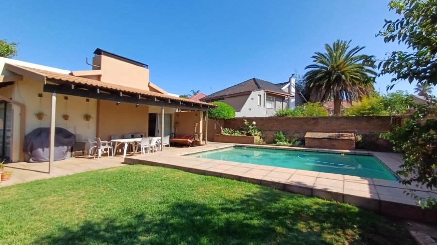 To Let 3 Bedroom Property for Rent in Linmeyer Gauteng