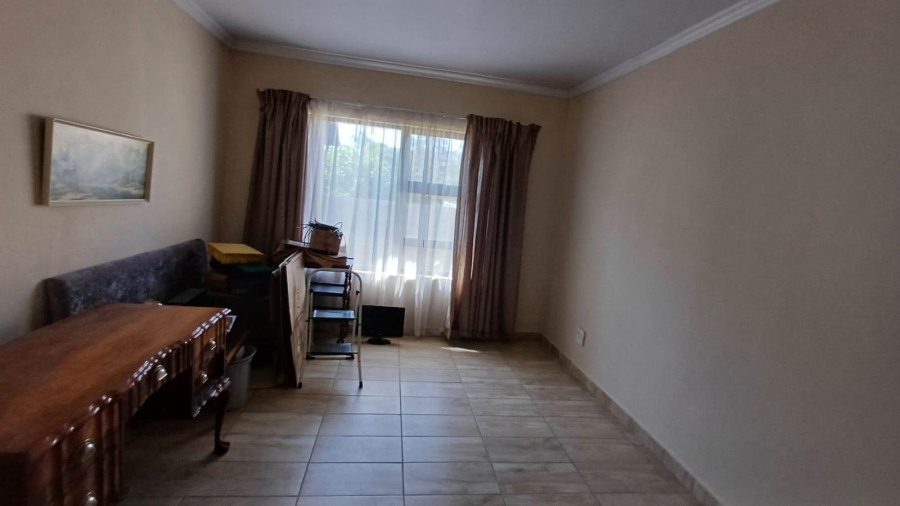 To Let 3 Bedroom Property for Rent in Linmeyer Gauteng