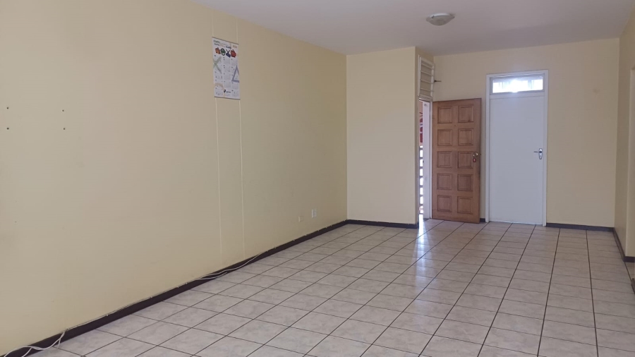 To Let 2 Bedroom Property for Rent in South Crest Gauteng