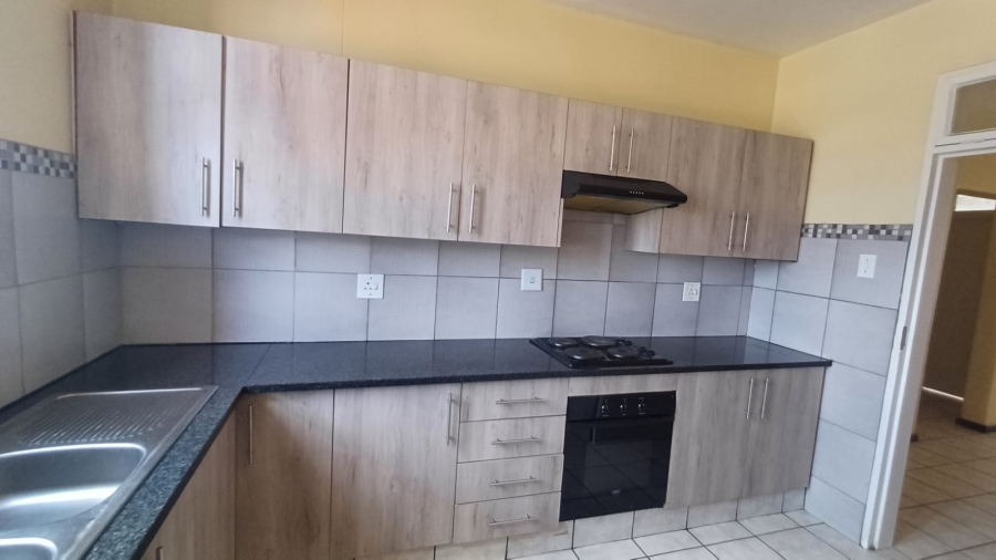 To Let 2 Bedroom Property for Rent in South Crest Gauteng