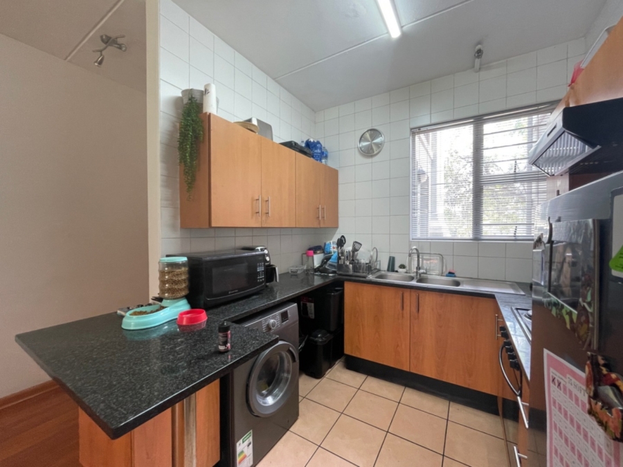 To Let 2 Bedroom Property for Rent in Bryanston Gauteng