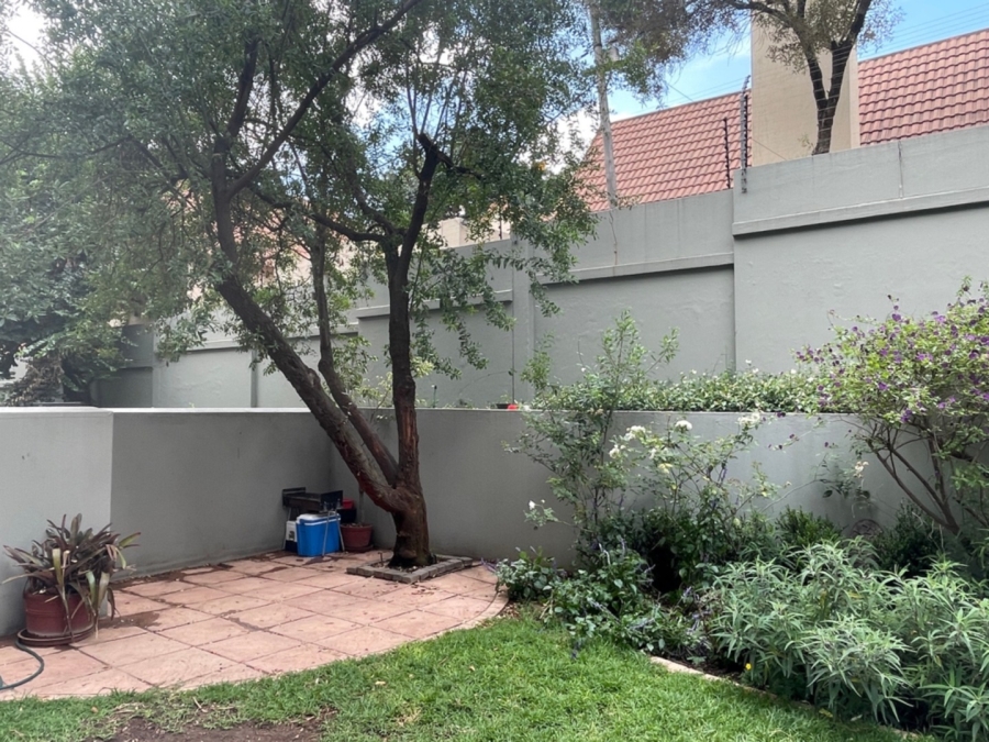 To Let 2 Bedroom Property for Rent in Bryanston Gauteng