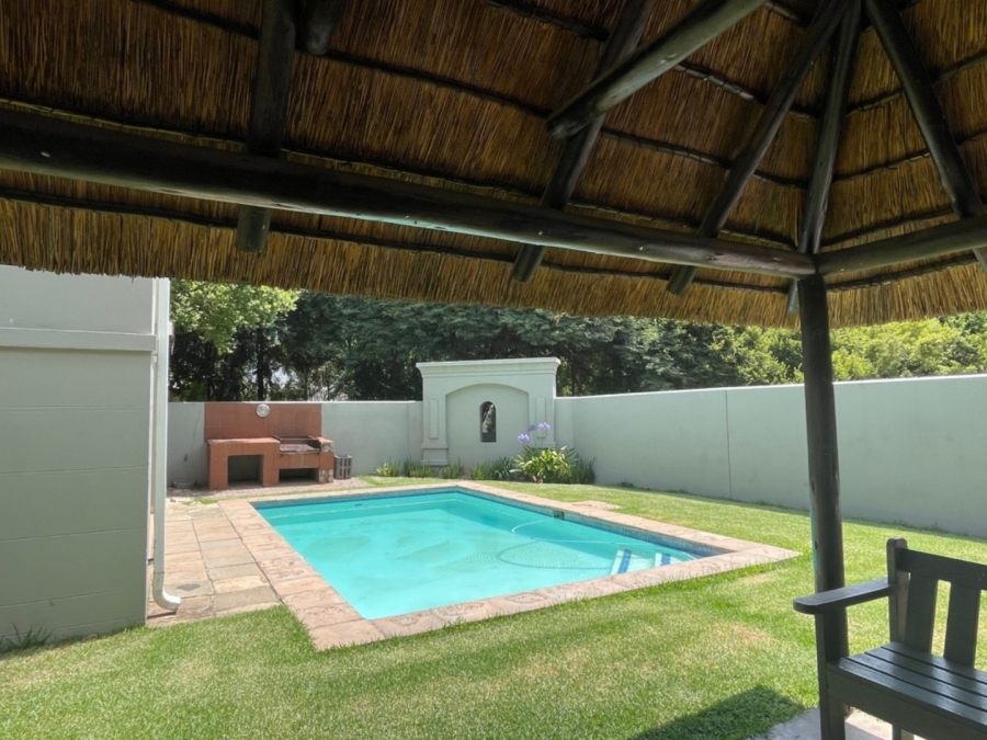 To Let 2 Bedroom Property for Rent in Bryanston Gauteng