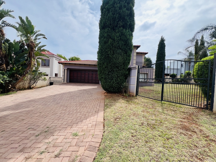 4 Bedroom Property for Sale in Ruimsig Country Estate Gauteng