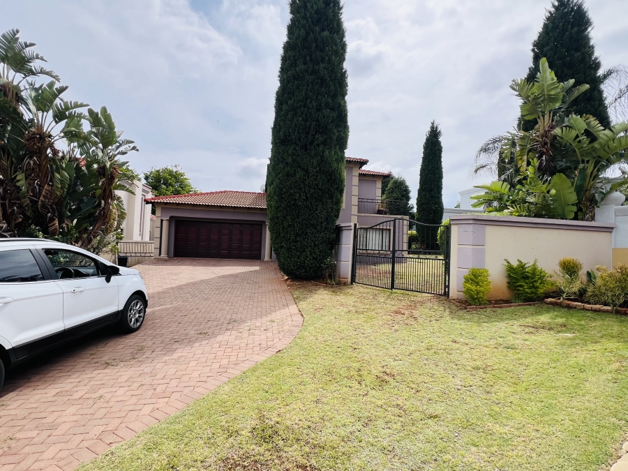 4 Bedroom Property for Sale in Ruimsig Country Estate Gauteng