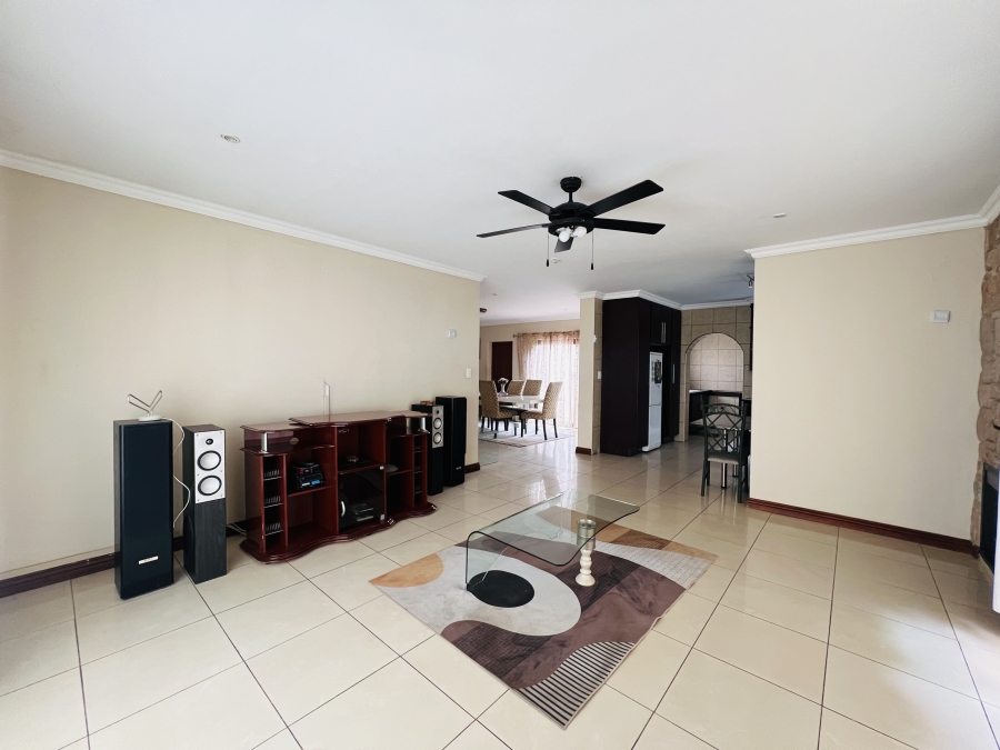 4 Bedroom Property for Sale in Ruimsig Country Estate Gauteng