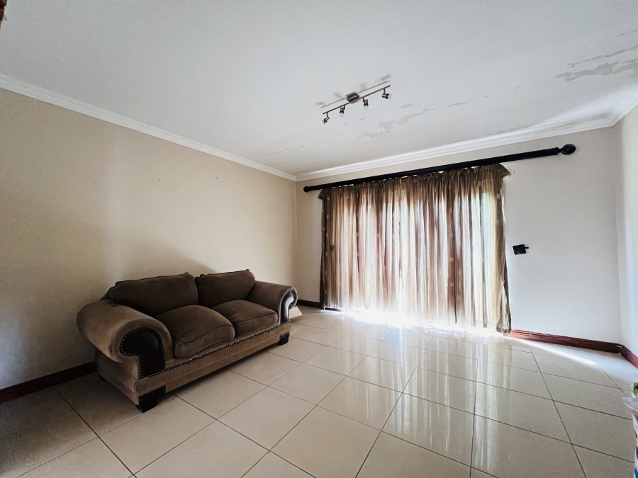 4 Bedroom Property for Sale in Ruimsig Country Estate Gauteng