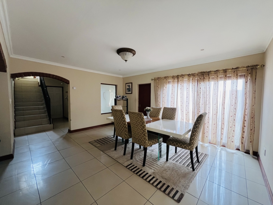 4 Bedroom Property for Sale in Ruimsig Country Estate Gauteng