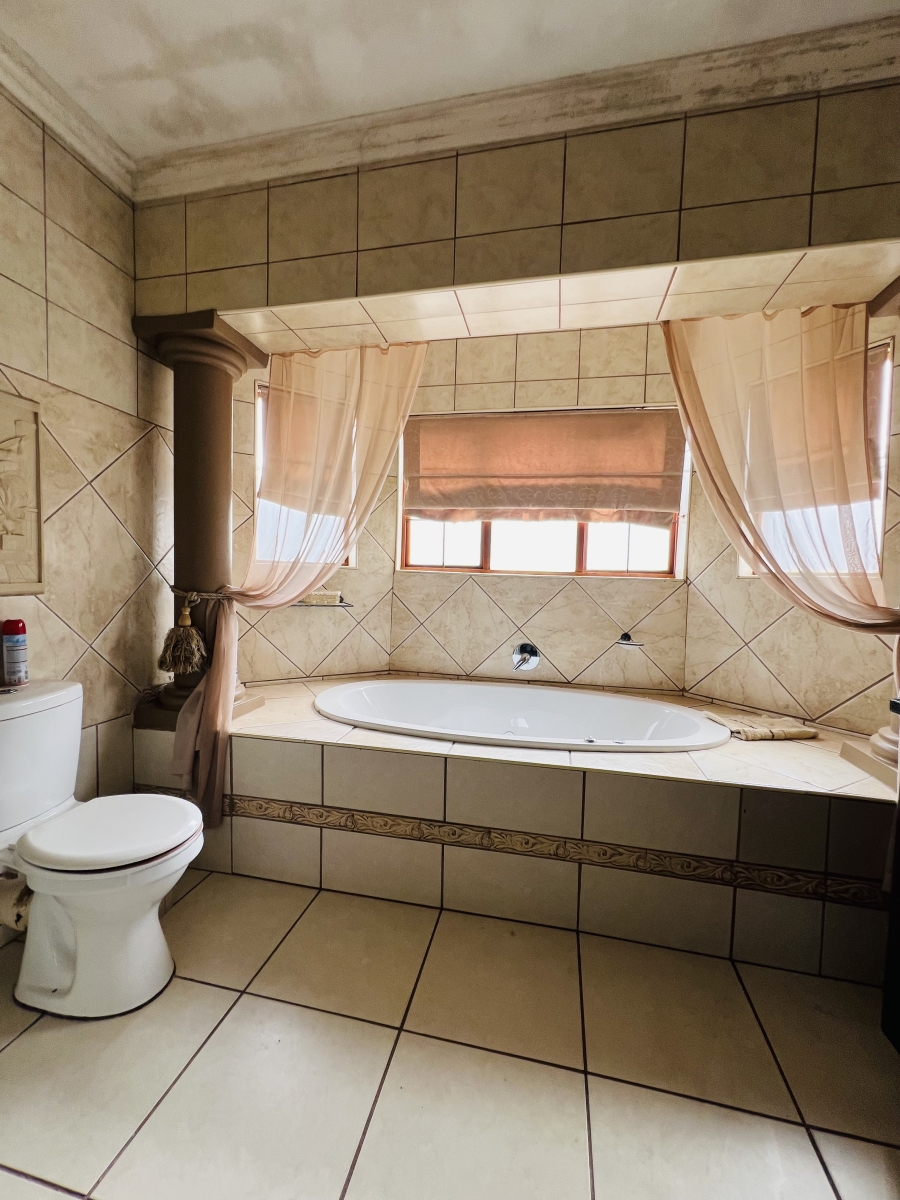 4 Bedroom Property for Sale in Ruimsig Country Estate Gauteng