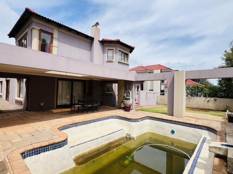 4 Bedroom Property for Sale in Ruimsig Country Estate Gauteng