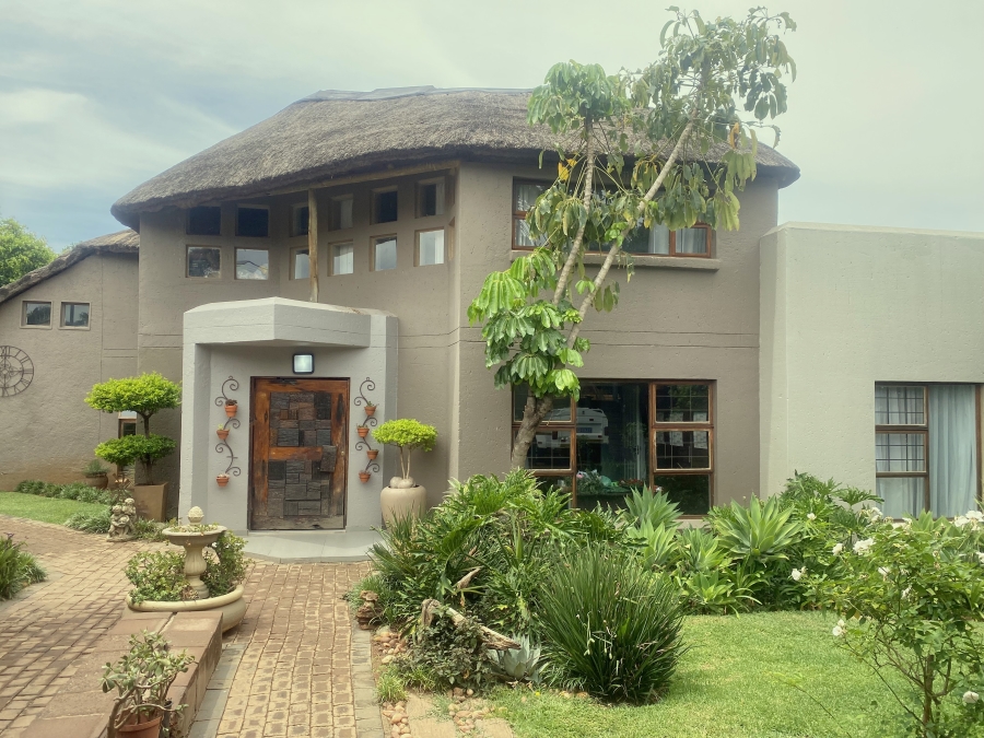 5 Bedroom Property for Sale in Faerie Glen Gauteng