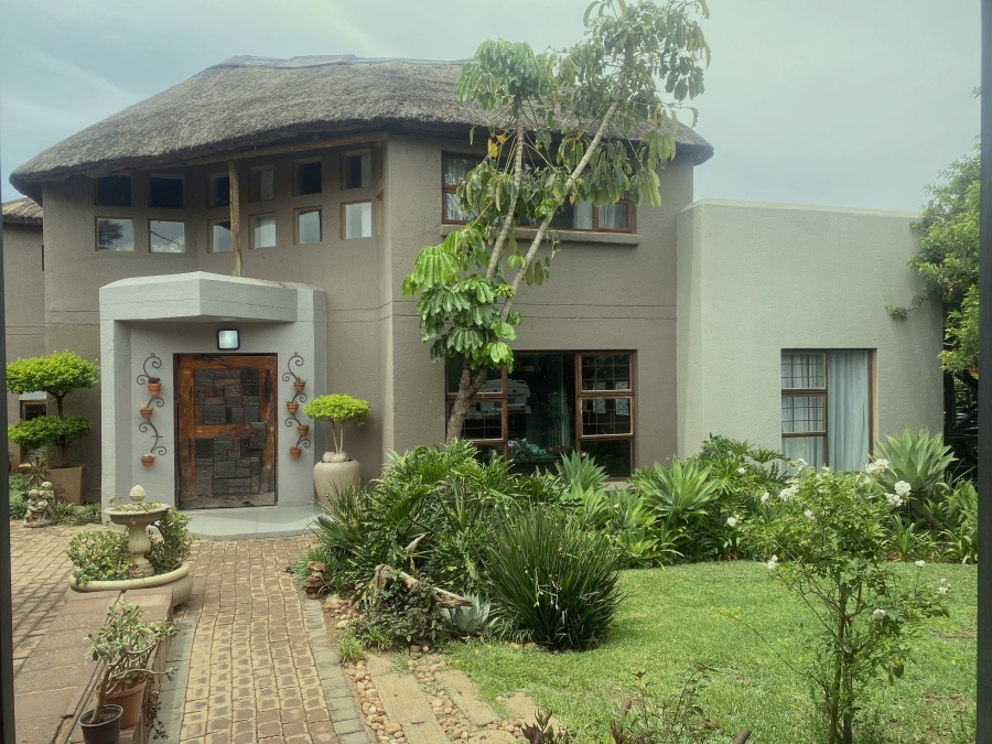 5 Bedroom Property for Sale in Faerie Glen Gauteng