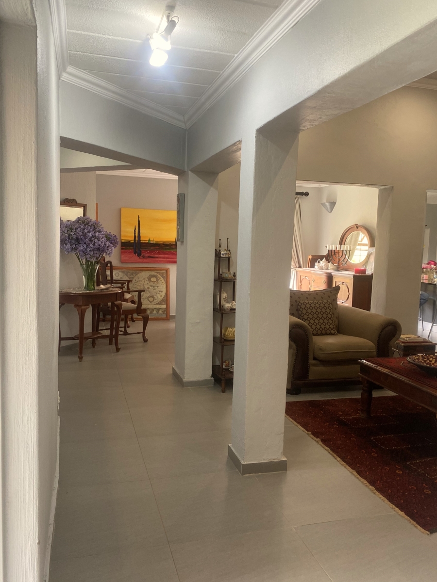 5 Bedroom Property for Sale in Faerie Glen Gauteng