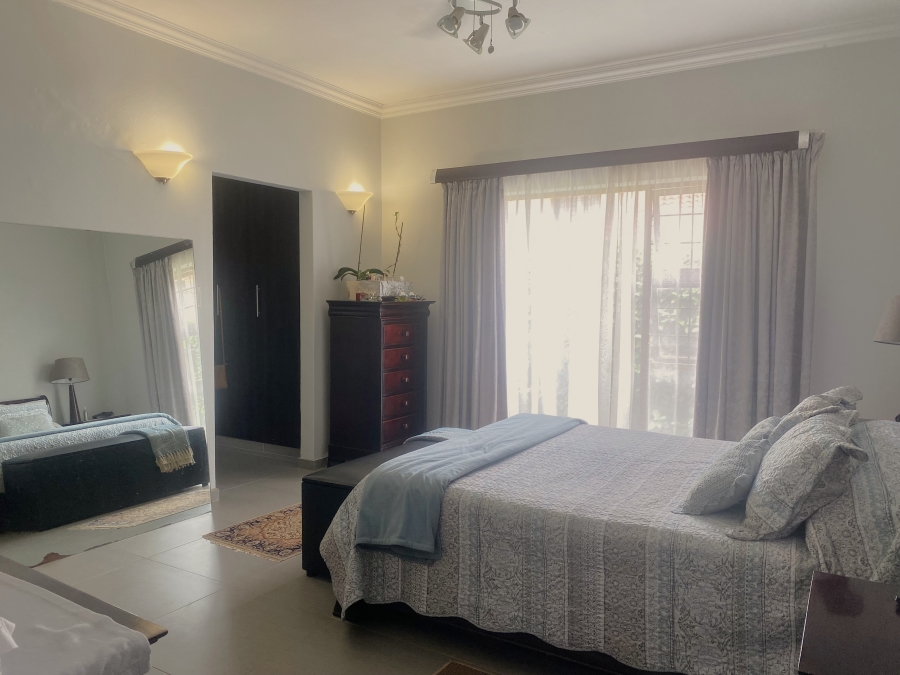 5 Bedroom Property for Sale in Faerie Glen Gauteng